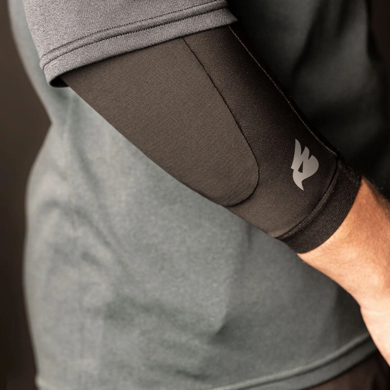 Bluegrass Aura elbow pad