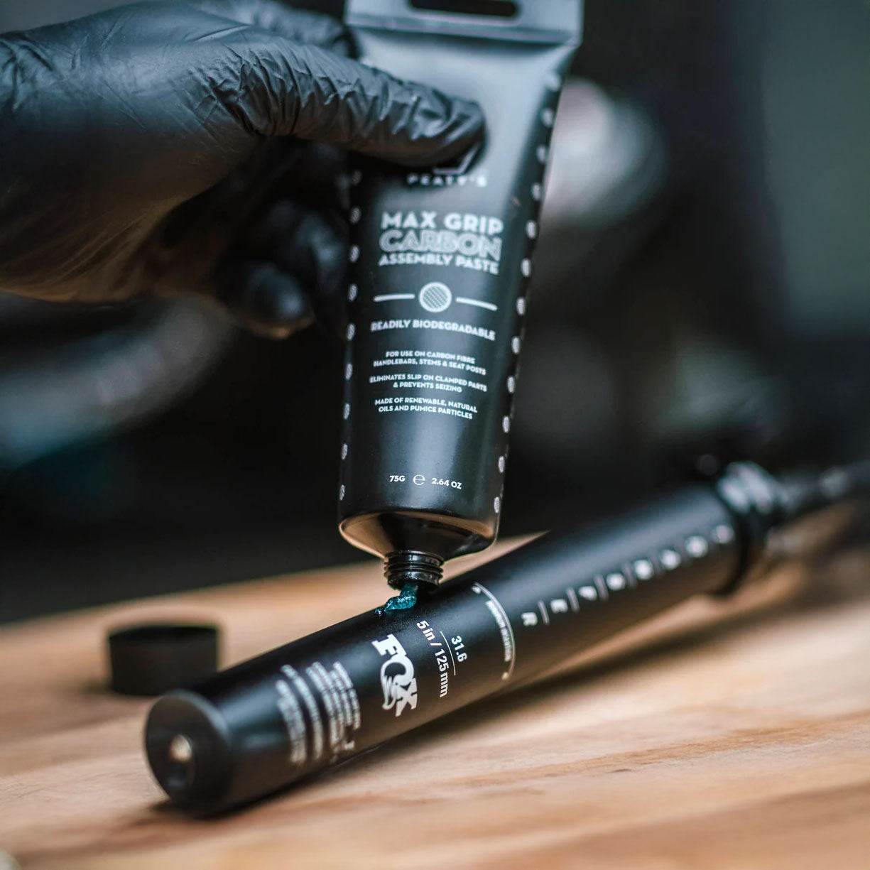 Peaty's Max grip carbon assembly past