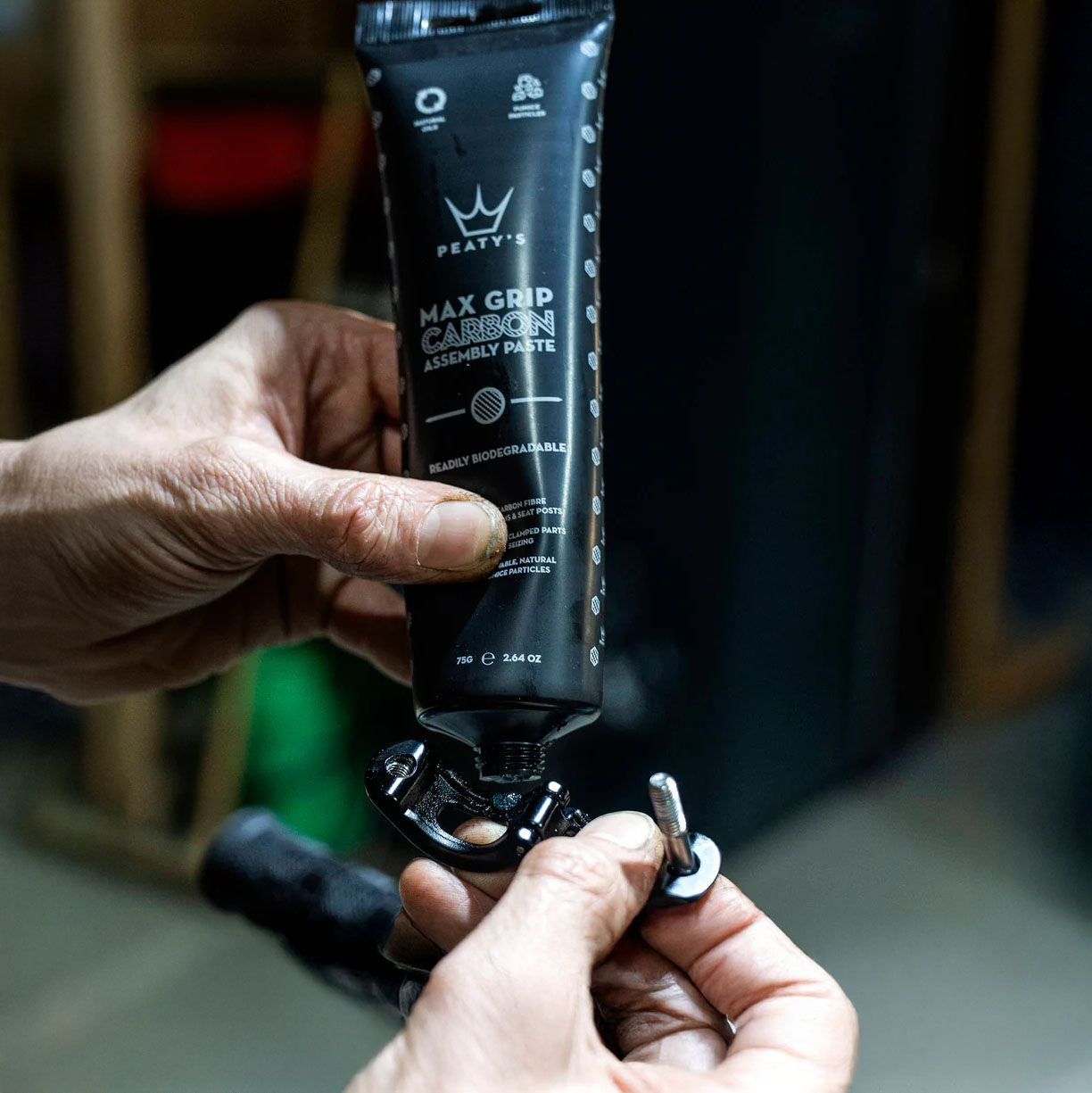 Peaty's Max grip carbon assembly past